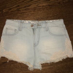 Jean shoets with lace